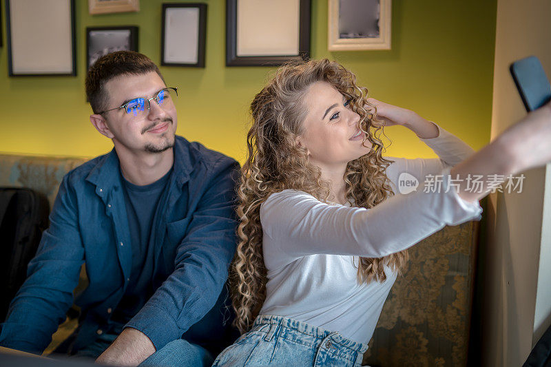 Couple relaxing in a café